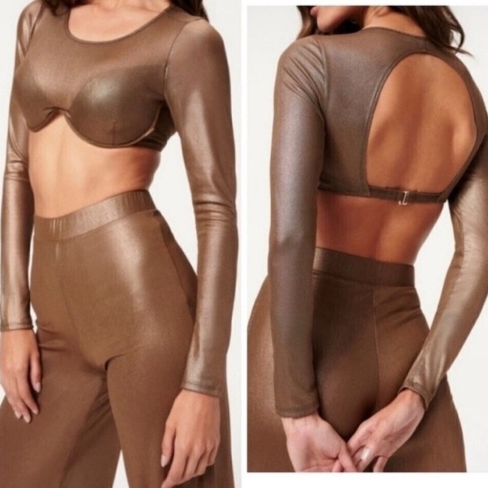 Good American Foil Long Sleeve Crop Top - Size 4 (Mocha Foil)
NWT - $65 Retail